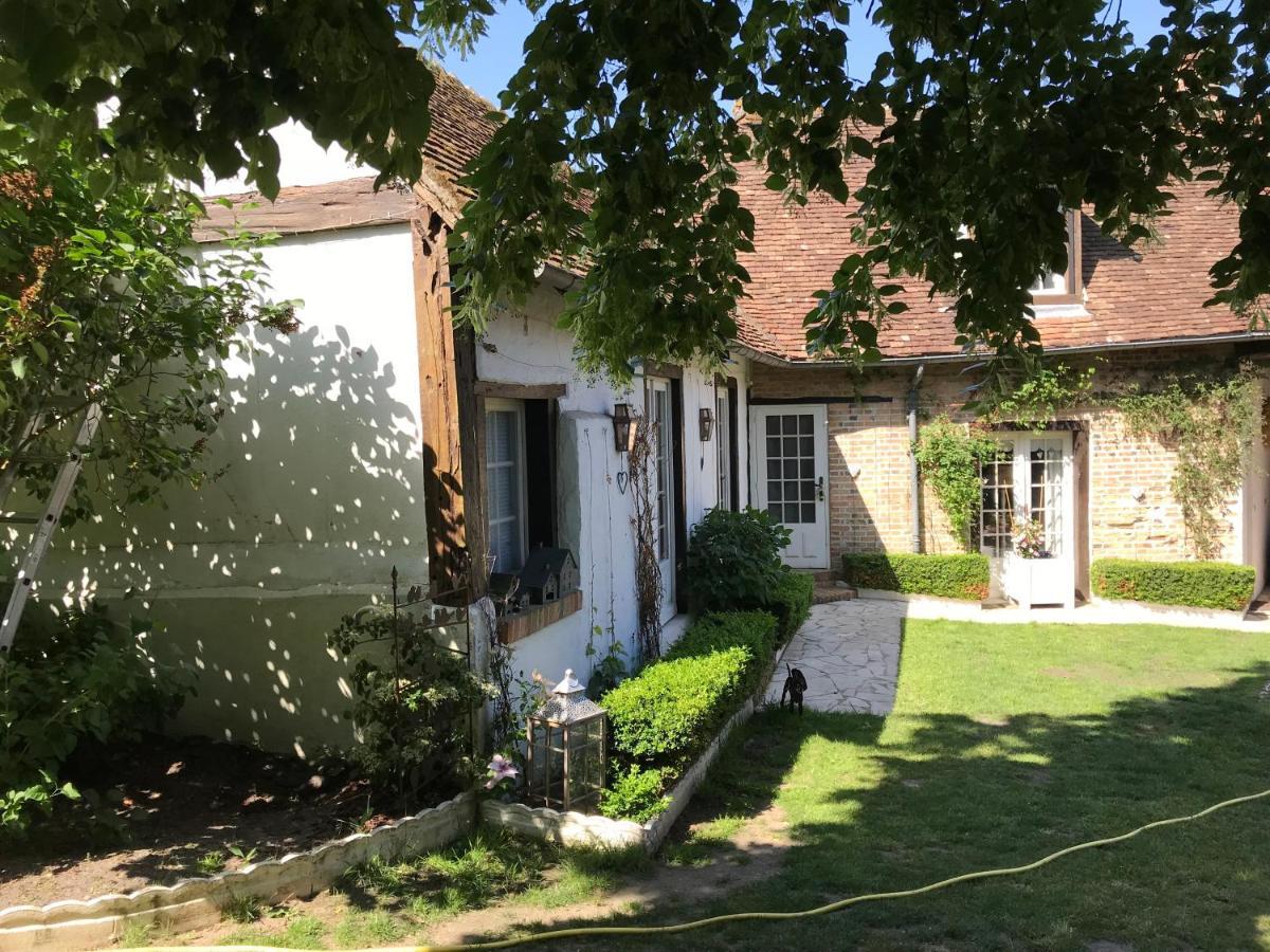 Bed and Breakfast La Taniere Des Ours Chaumont-sur-Tharonne Exterior foto